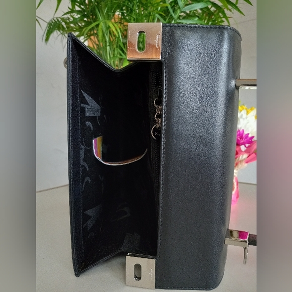 Salvatore Ferragamo, The Nero, Vintage Italian Leather Shoulder Bag - Picture 16 of 16